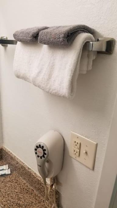 Osu King Bed Hotel Room 109 Wi-Fi Booking Stillwater Exterior foto